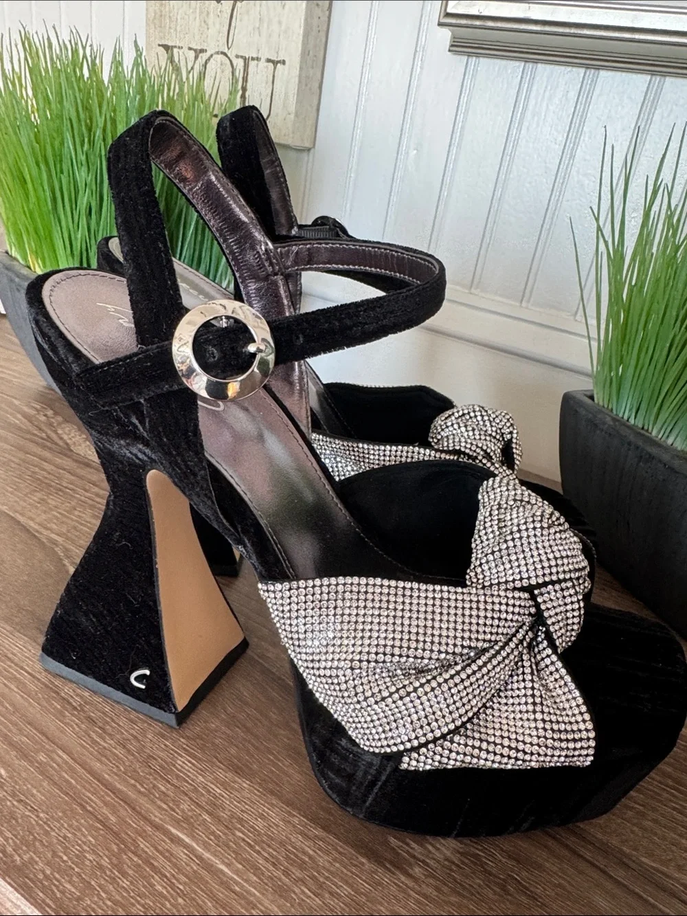 Sam Edelman NY Circus Edgy Rhinestone Bow Black Velvet Platform Sz10